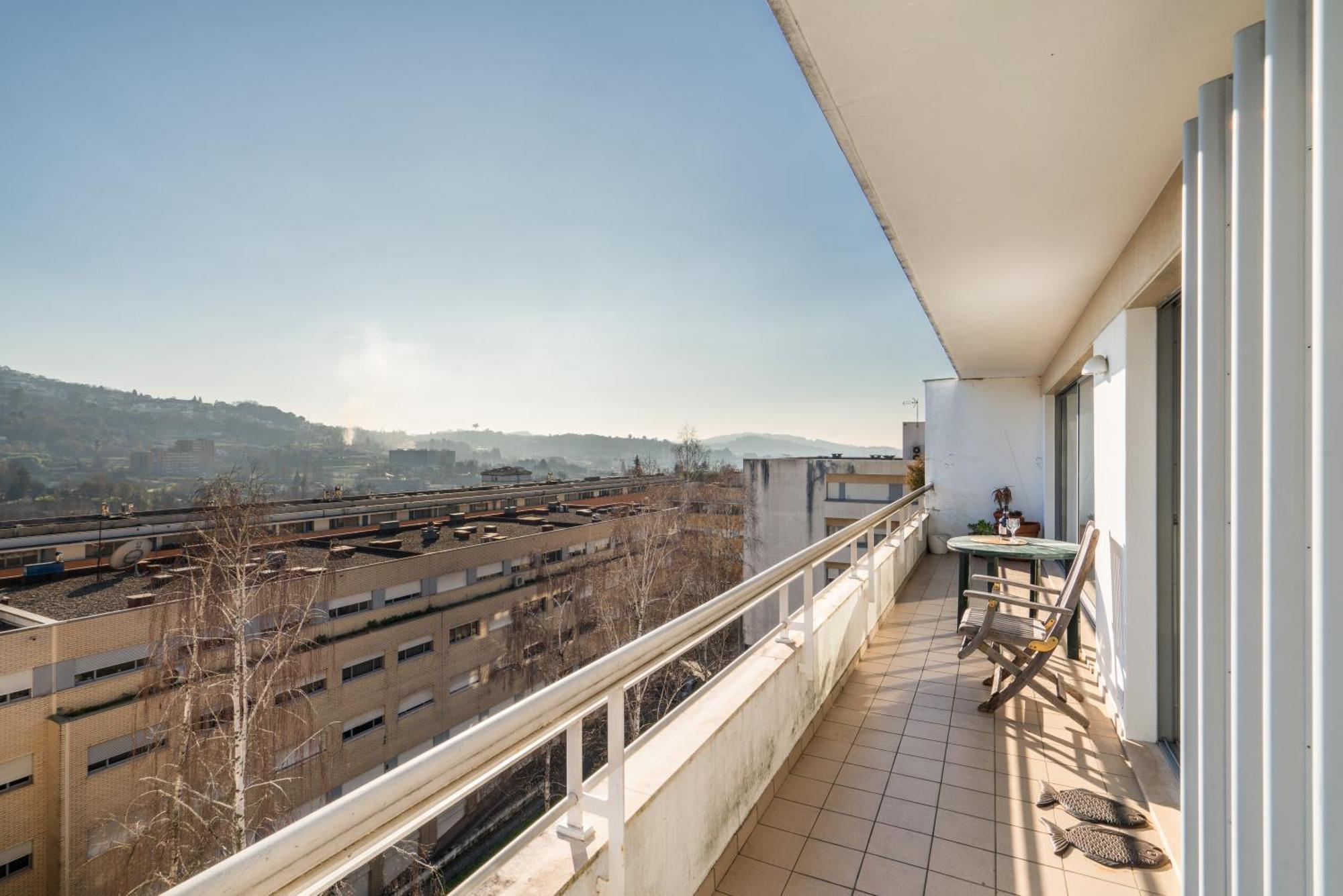 Homely Large Flat - Balcony Guimarães Esterno foto